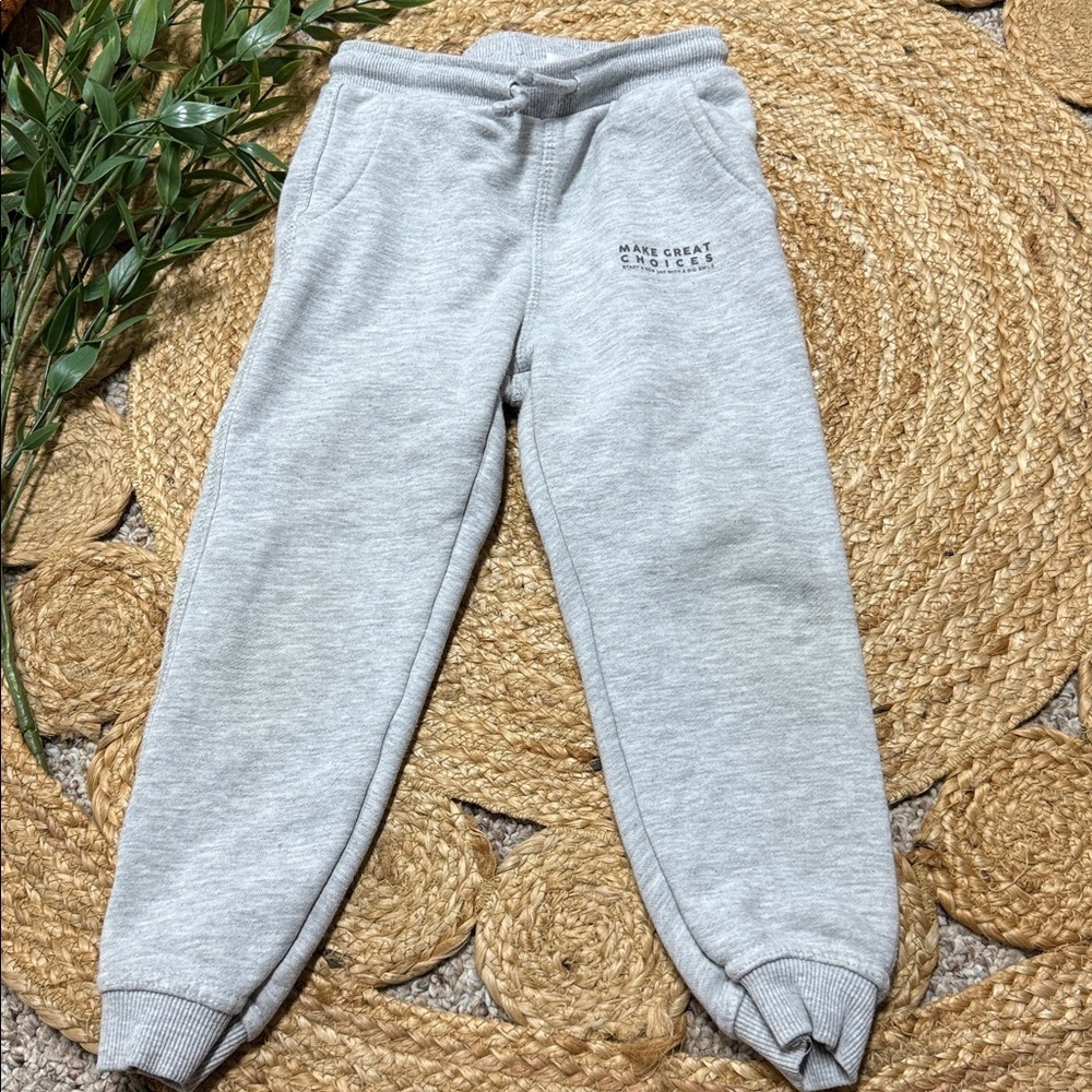 Zara pull on Gray Sweatshirt. Size 4-5
